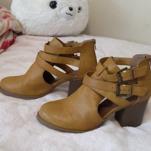 Soda buckle booties
